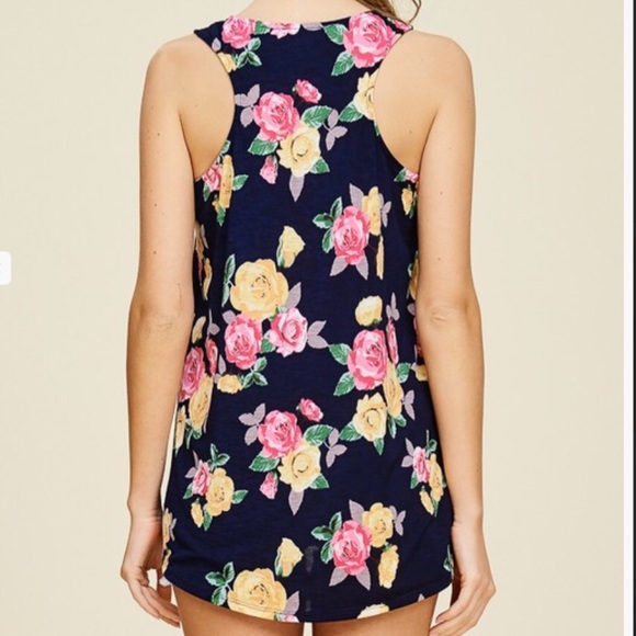 🔥Criss-Cross Sleeveless Floral Top - Picture 4 of 7